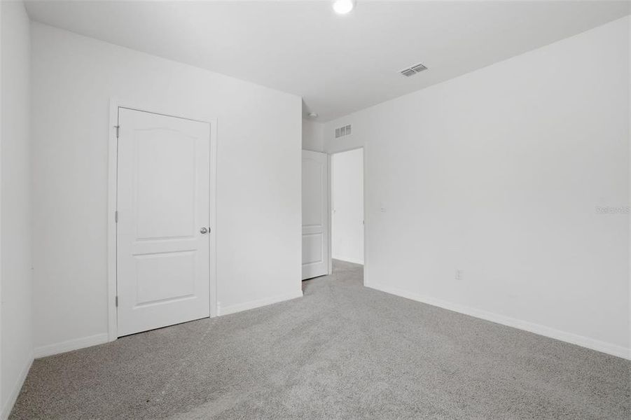 Spacious, unfurnished interior of a new home in Poinciana Enclave, Kissimmee (Image 16).