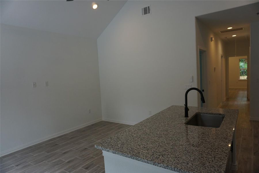 Spacious, unfurnished interior of a new home in , Willis (Image 10).