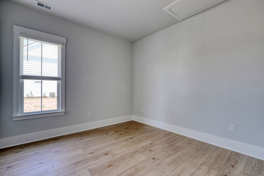 Spacious, unfurnished interior of a new home in SayeBrook, Myrtle Beach (Image 16).