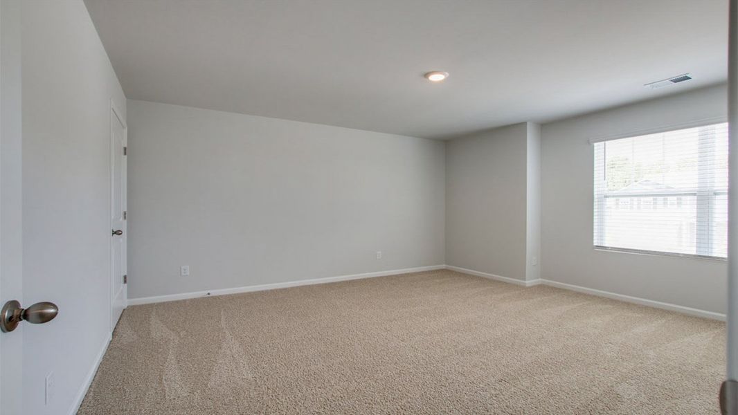 Spacious, unfurnished interior of a new home in Woodbridge Glen Single Family, Lebanon (Image 21).
