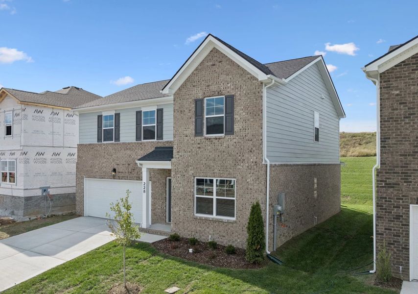 Exterior details and patio area of a home in Cades Bluff, Lebanon (Image 20).
