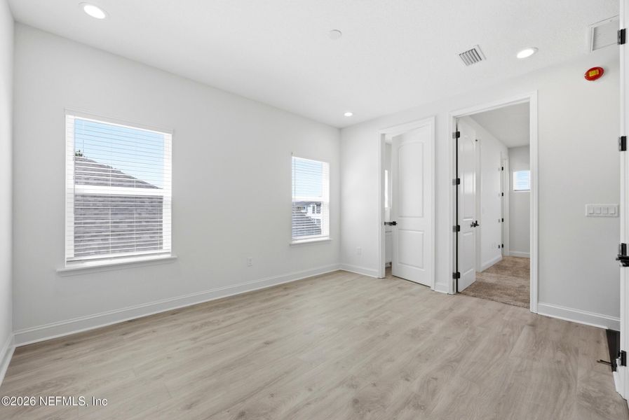 Spacious, unfurnished interior of a new home in Silver Landing At Silverleaf, St. Augustine (Image 24).