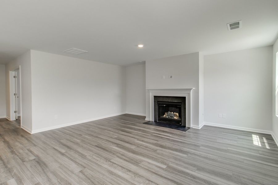 Spacious, unfurnished interior of a new home in Ellington, Elgin (Image 23).