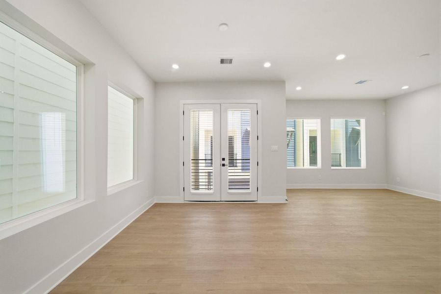 Spacious, unfurnished interior of a new home in Cedar Post, Houston (Image 24). Spacious, unfurnished interior of a new home in Cedar Post, Houston (Image 24).
