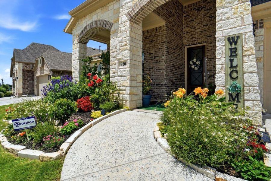Exterior details and patio area of a home in Star Ranch, Godley (Image 3).