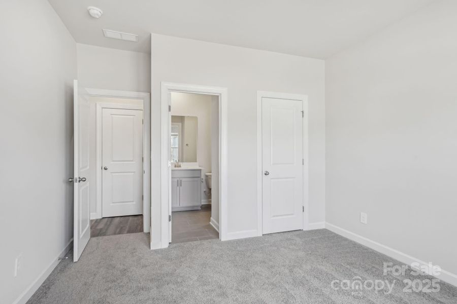 Photo is not of the actual home, but is an inspirational photo of builder’s model home and may depict options, furnishings, and/or decorator features that are not included Photo is not of the actual home, but is an inspirational photo of builder’s model home and may depict options, furnishings, and/or decorator features that are not included