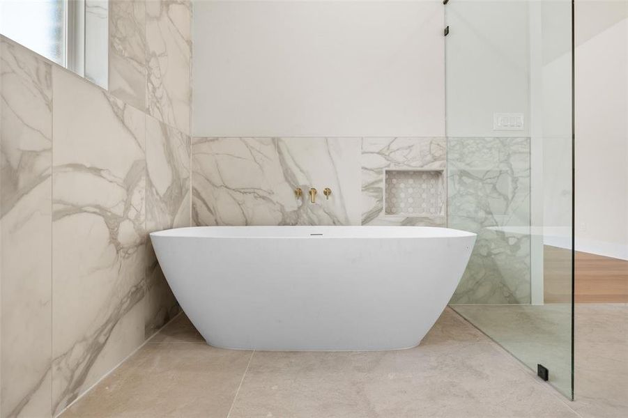 Furnished interior view inside a new home in Pecan Plantation, Granbury (Image 30). Furnished interior view inside a new home in Pecan Plantation, Granbury (Image 30).