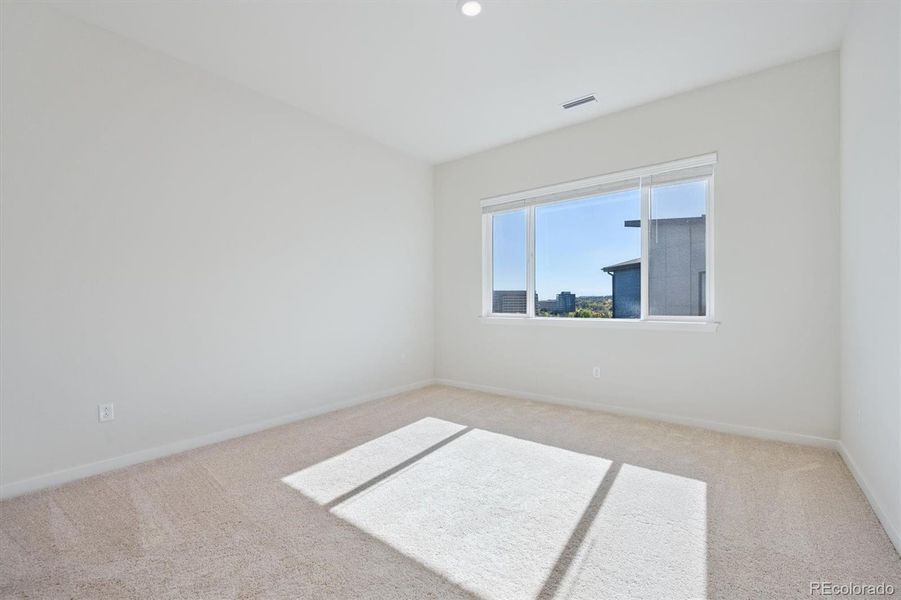 Spacious, unfurnished interior of a new home in Condo Collection at Grand Vue at Interlocken, Broomfield (Image 10).