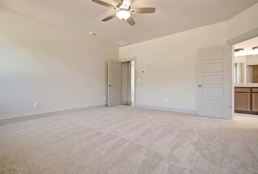 Spacious, unfurnished interior of a new home in Creek Pointe, Moncks Corner (Image 17).