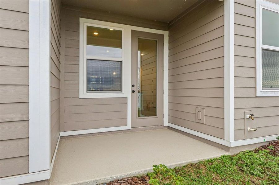 Exterior details and patio area of a home in Catamaran Cove Townhomes, Rockledge (Image 18).