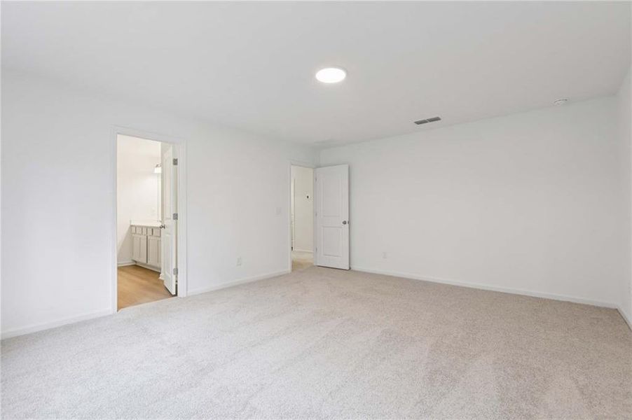 Spacious, unfurnished interior of a new home in The Pointe at Heron Bay, Locust Grove (Image 17).