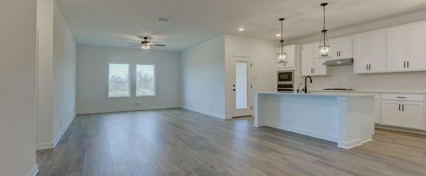 Representative unfurnished interior of a home built from the Hayes by Ashton Woods in Hennersby Hollow, San Antonio (Image 13).