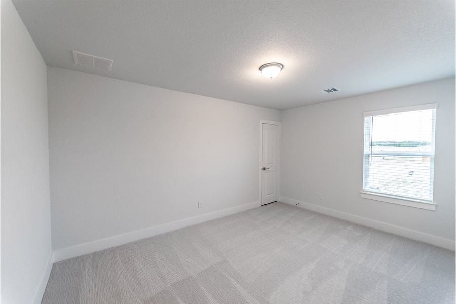 Spacious, unfurnished interior of a new home in Lariat, Liberty Hill (Image 16).