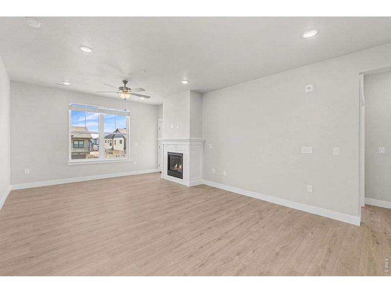 Spacious, unfurnished interior of a new home in Highlands at Fox Hill - The Flats, Longmont (Image 12).