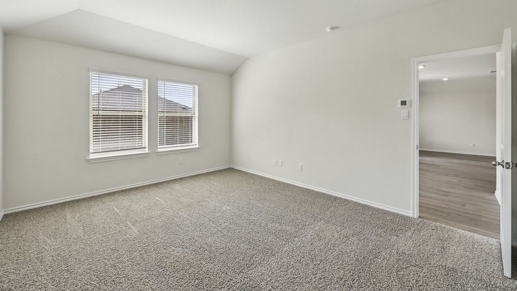 Spacious, unfurnished interior of a new home in Saddlebrook, Waxahachie (Image 15).