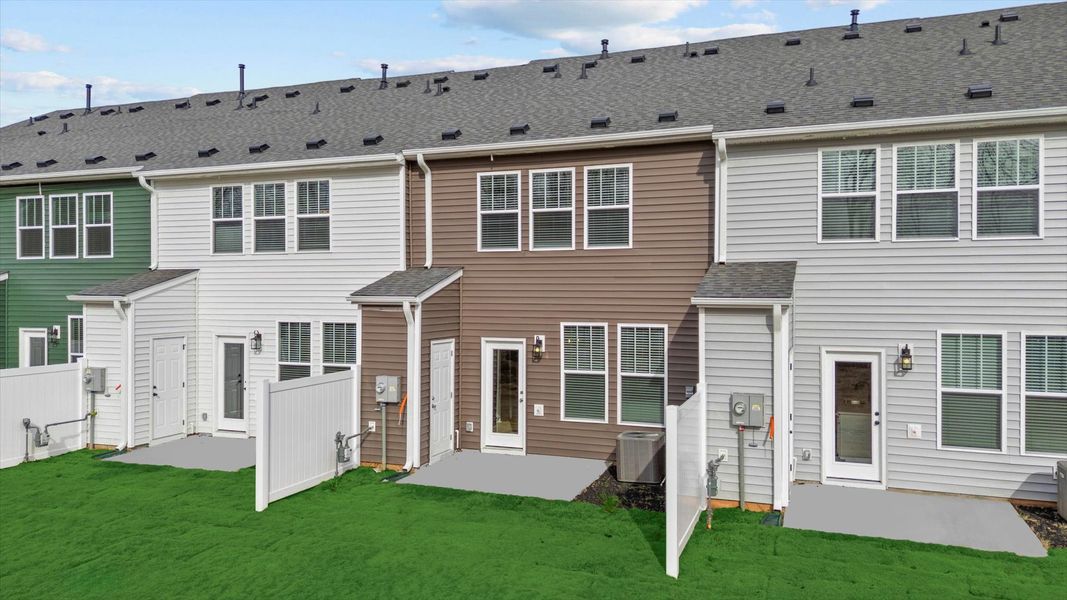 Exterior details and patio area of a home in Ransdell Pointe, Spartanburg (Image 21).