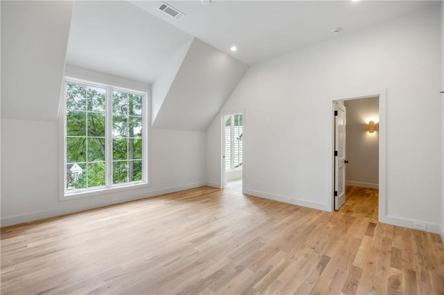Spacious, unfurnished interior of a new home in , Atlanta (Image 20).