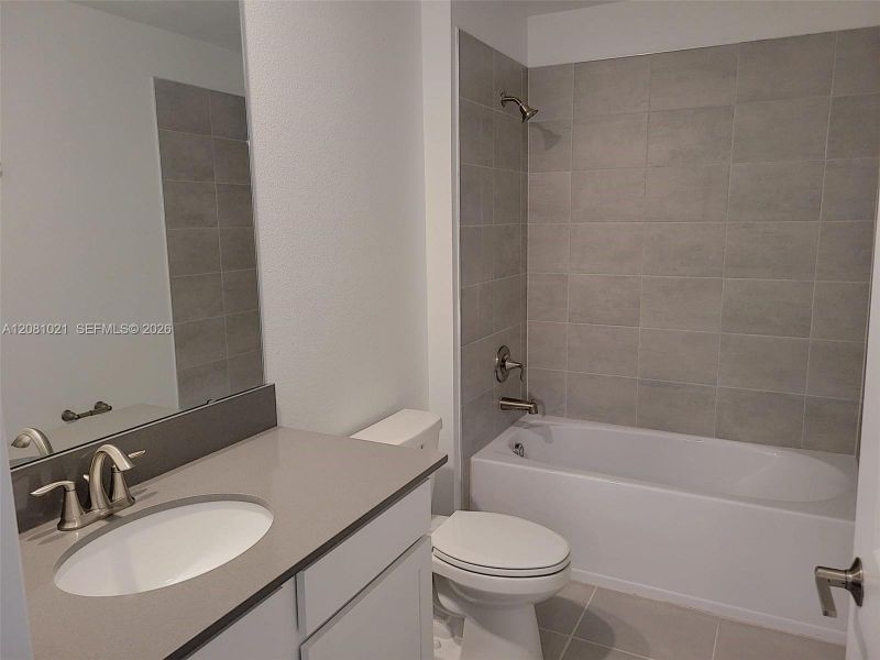 Furnished interior view inside a new home in , Orlando (Image 6).