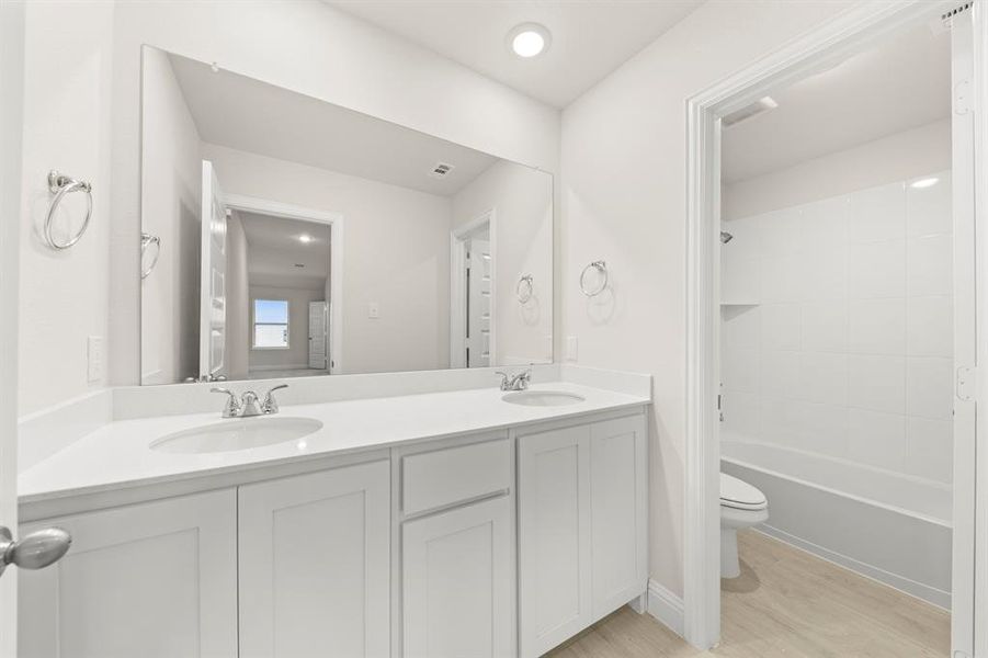 22. 2029 Gladd - 2ND Bath