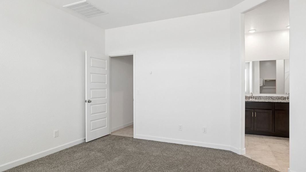 Representative unfurnished interior of a home built from the Raven by D.R. Horton in Magma Ranch Vistas, Florence (Image 29).