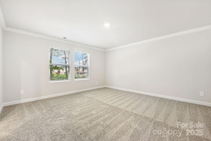 Spacious, unfurnished interior of a new home in Buffalo Ridge, Newton (Image 6).