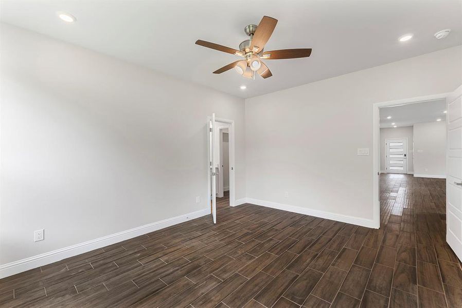 Spacious, unfurnished interior of a new home in , Granbury (Image 13). Spacious, unfurnished interior of a new home in , Granbury (Image 13).