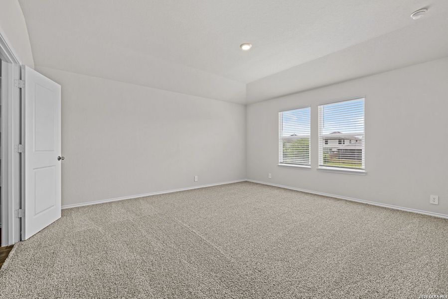 Spacious, unfurnished interior of a new home in Redbird Ranch, San Antonio (Image 21). Spacious, unfurnished interior of a new home in Redbird Ranch, San Antonio (Image 21).