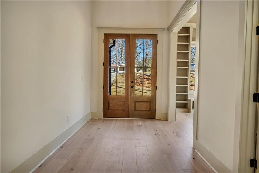 Spacious, unfurnished interior of a new home in , Athens (Image 24).