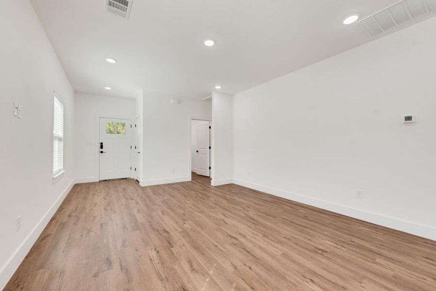 Spacious, unfurnished interior of a new home in , Bonham (Image 13).