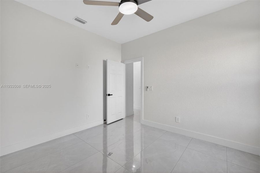 Spacious, unfurnished interior of a new home in , Lehigh Acres (Image 30).