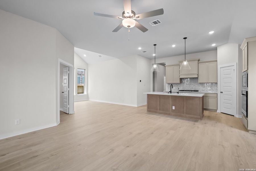 Spacious, unfurnished interior of a new home in Stillwater Ranch, San Antonio (Image 24).