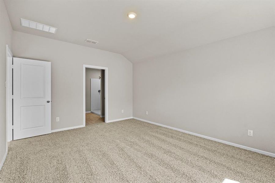 Spacious, unfurnished interior of a new home in Meadowbrook Estates, Cleburne (Image 22).