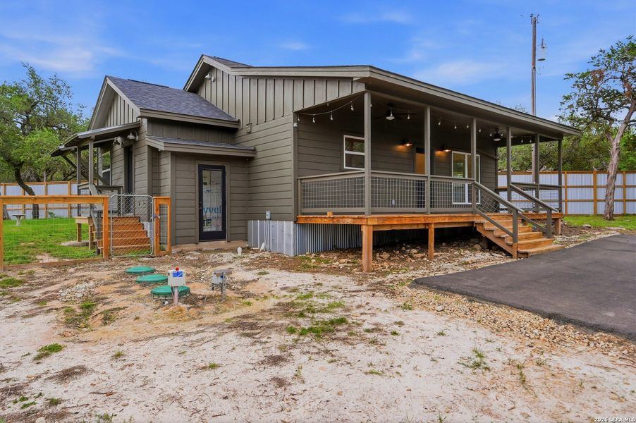 Exterior details and patio area of a home in , Canyon Lake (Image 14).