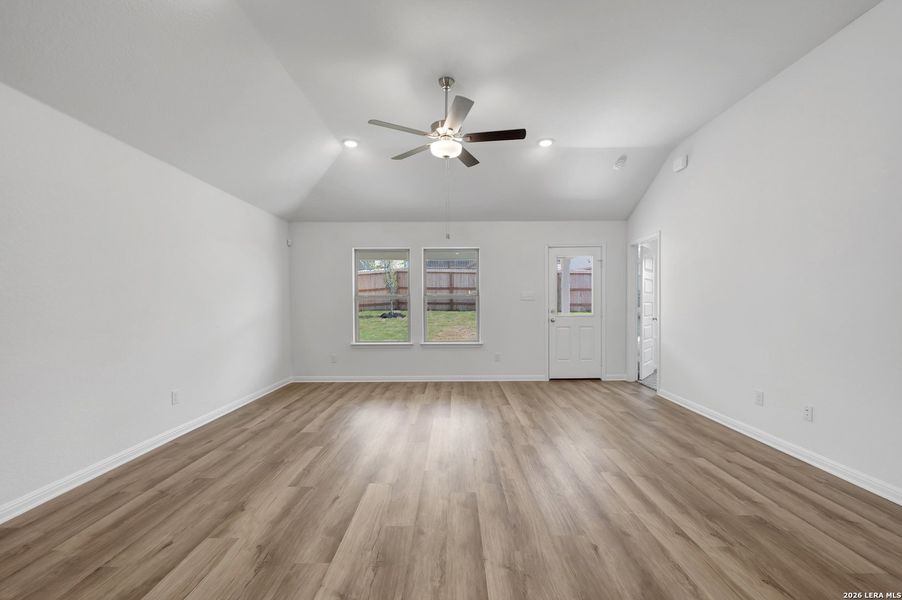 Spacious, unfurnished interior of a new home in Mesquite Ridge, San Antonio (Image 47).