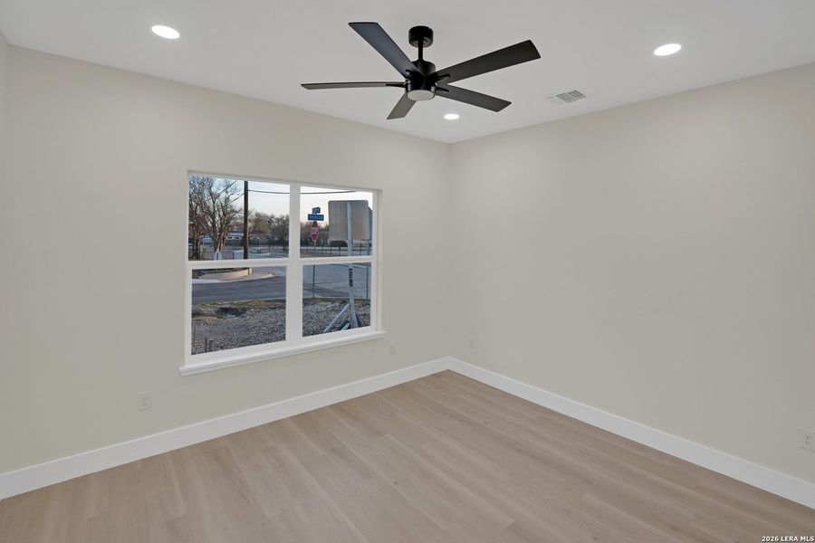 Spacious, unfurnished interior of a new home in , San Antonio (Image 10).