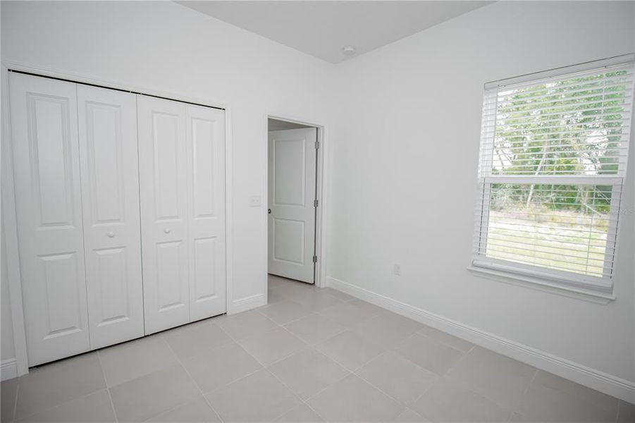 Spacious, unfurnished interior of a new home in , Citrus Springs (Image 8).