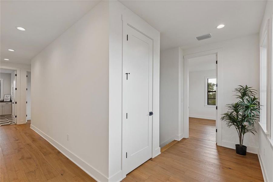 Spacious, unfurnished interior of a new home in , St. Petersburg (Image 19).