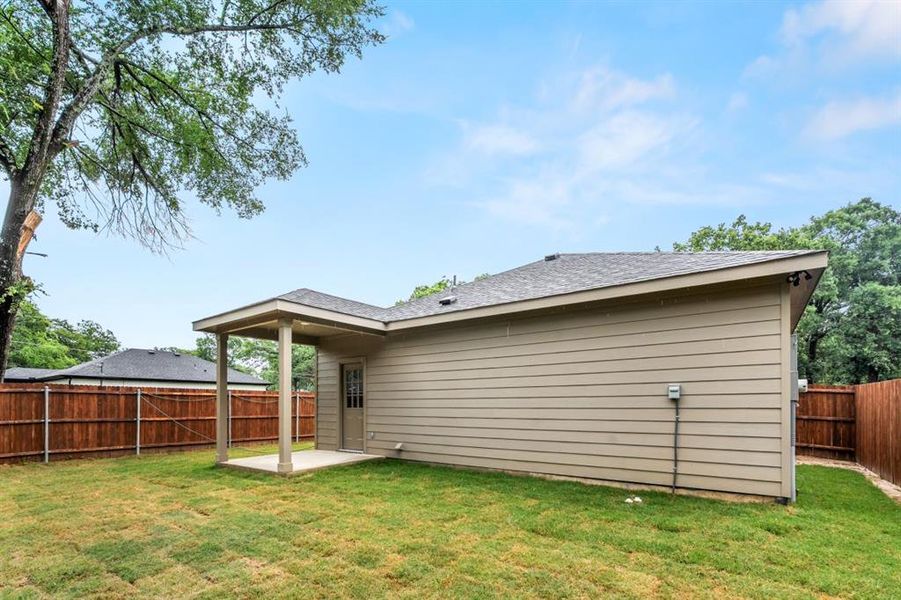 Exterior details and patio area of a home in , Mabank (Image 18).