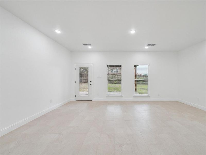 Spacious, unfurnished interior of a new home in , Mesquite (Image 13).