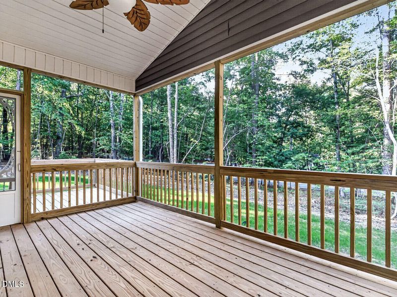 024-1280x960-screened-porch