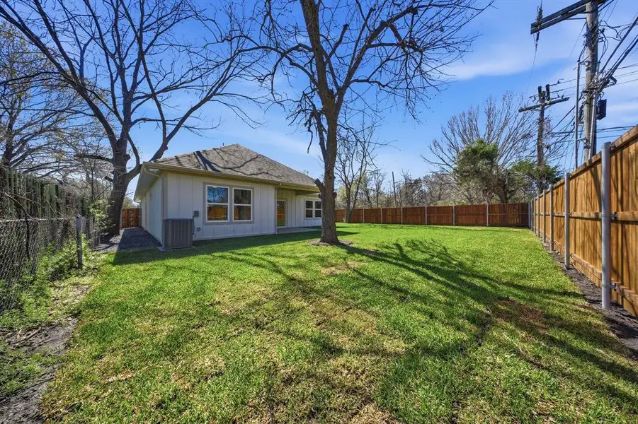 Exterior details and patio area of a home in , Seagoville (Image 21).