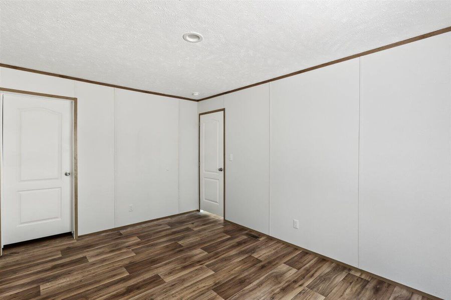 Spacious, unfurnished interior of a new home in , Cordesville (Image 28).