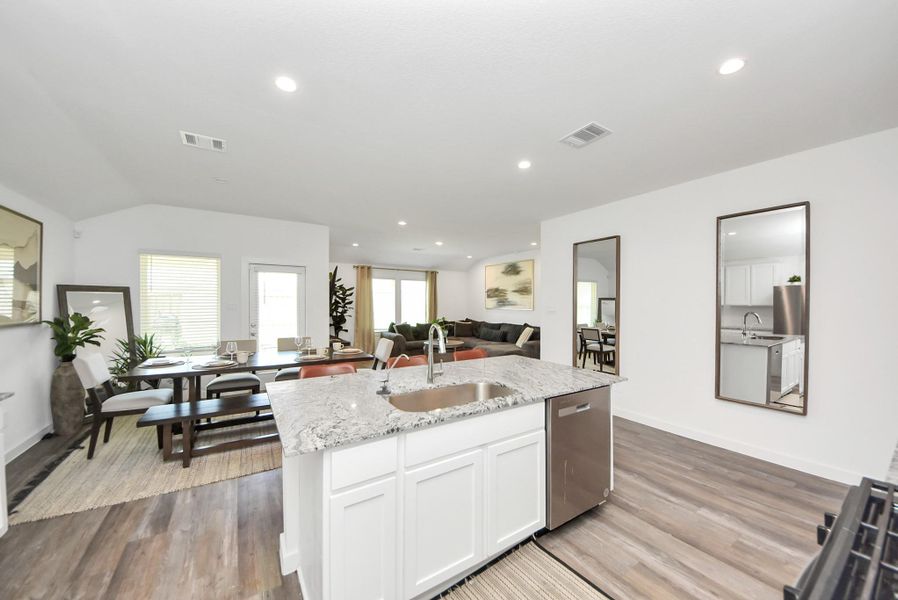 Furnished interior view inside a new home in , Rosharon (Image 10).