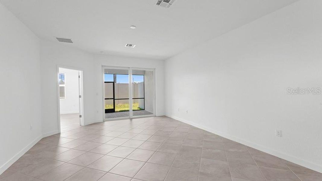 Spacious, unfurnished interior of a new home in Palm Lake at Coco Bay, Englewood (Image 18).