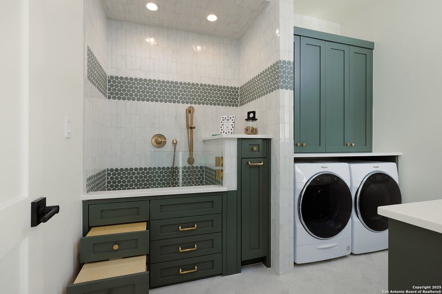 Furnished interior view inside a new home in , Boerne (Image 33).