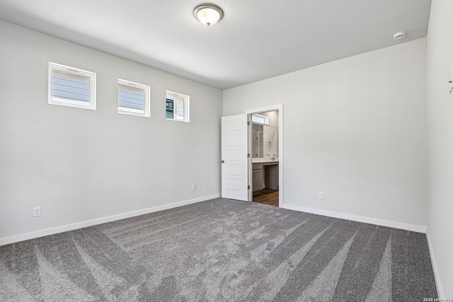Spacious, unfurnished interior of a new home in Weston Oaks, San Antonio (Image 19).