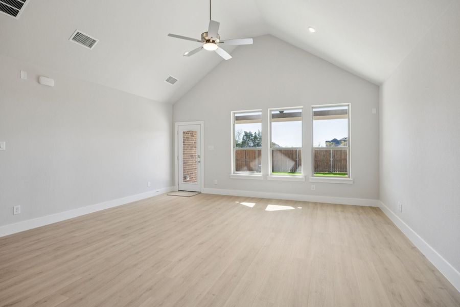 Spacious, unfurnished interior of a new home in Dove Hollow, Waxahachie (Image 28). Spacious, unfurnished interior of a new home in Dove Hollow, Waxahachie (Image 28).