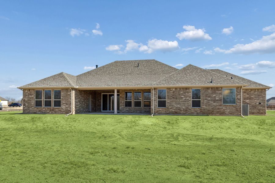 Representative exterior details of a home built from the Halsted by Centre Living Homes in Ellis Ranch Estates, Waxahachie (Image 3).
