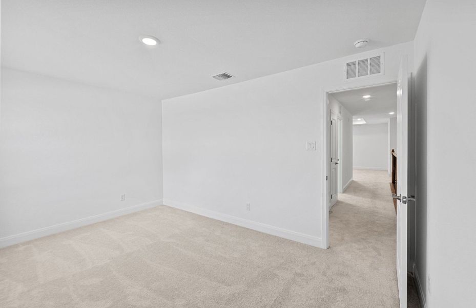 Spacious, unfurnished interior of a new home in Patterson Ranch, Georgetown (Image 43).