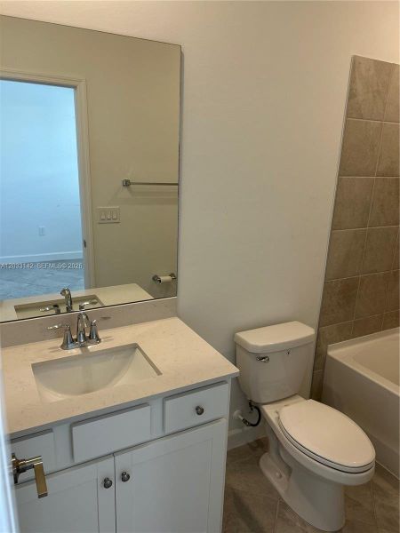 Furnished interior view inside a new home in , Lehigh Acres (Image 8).